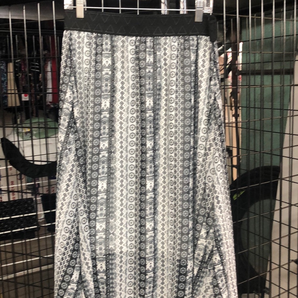 EUC LuLaRoe skirt